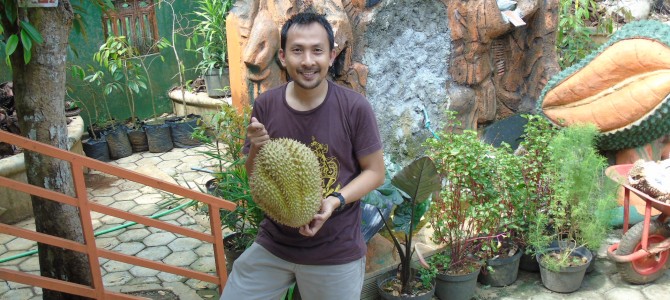 Makan durian bawor pak Sarno mantap