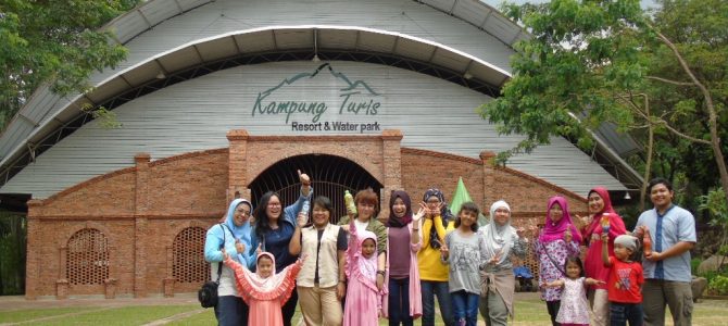 Kumpul bersama teman dan keluarga di Kampung Turis, Karawang