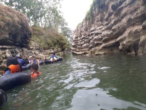 Tubing sungai Oyo