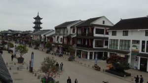 Berwisata di Water Town Zhouzhuang, China